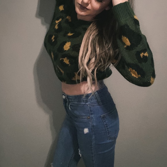 Green Leopard Pull Over Sweater - Picture 4 of 5